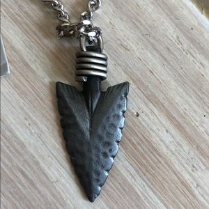NWOT Arrowhead silver tone pendant necklace
